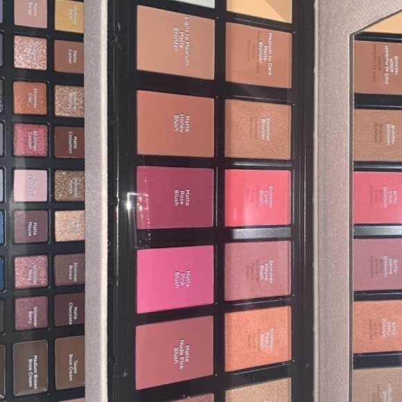 Makeup Kit - Picture 3 of 5